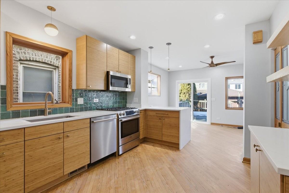 5218 N Lieb Ave #1 - Photo 4 of 16