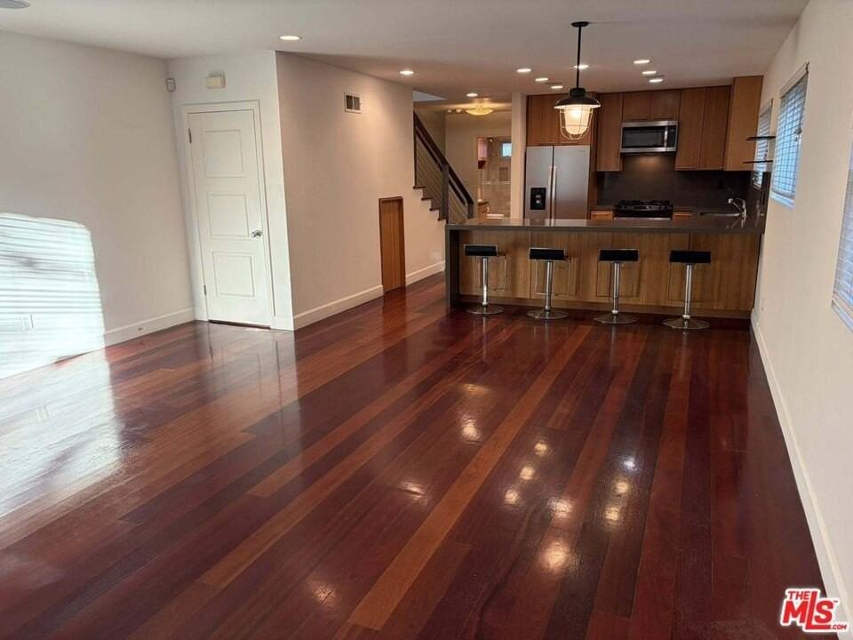 832 N Las Palmas Ave - Photo 7 of 37