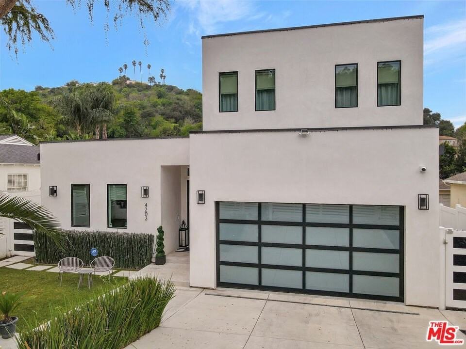 4203 Saugus Ave - Photo 2 of 28