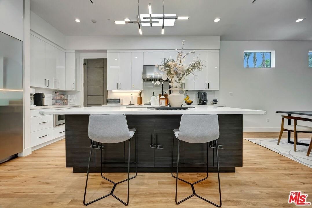 4203 Saugus Ave - Photo 6 of 28