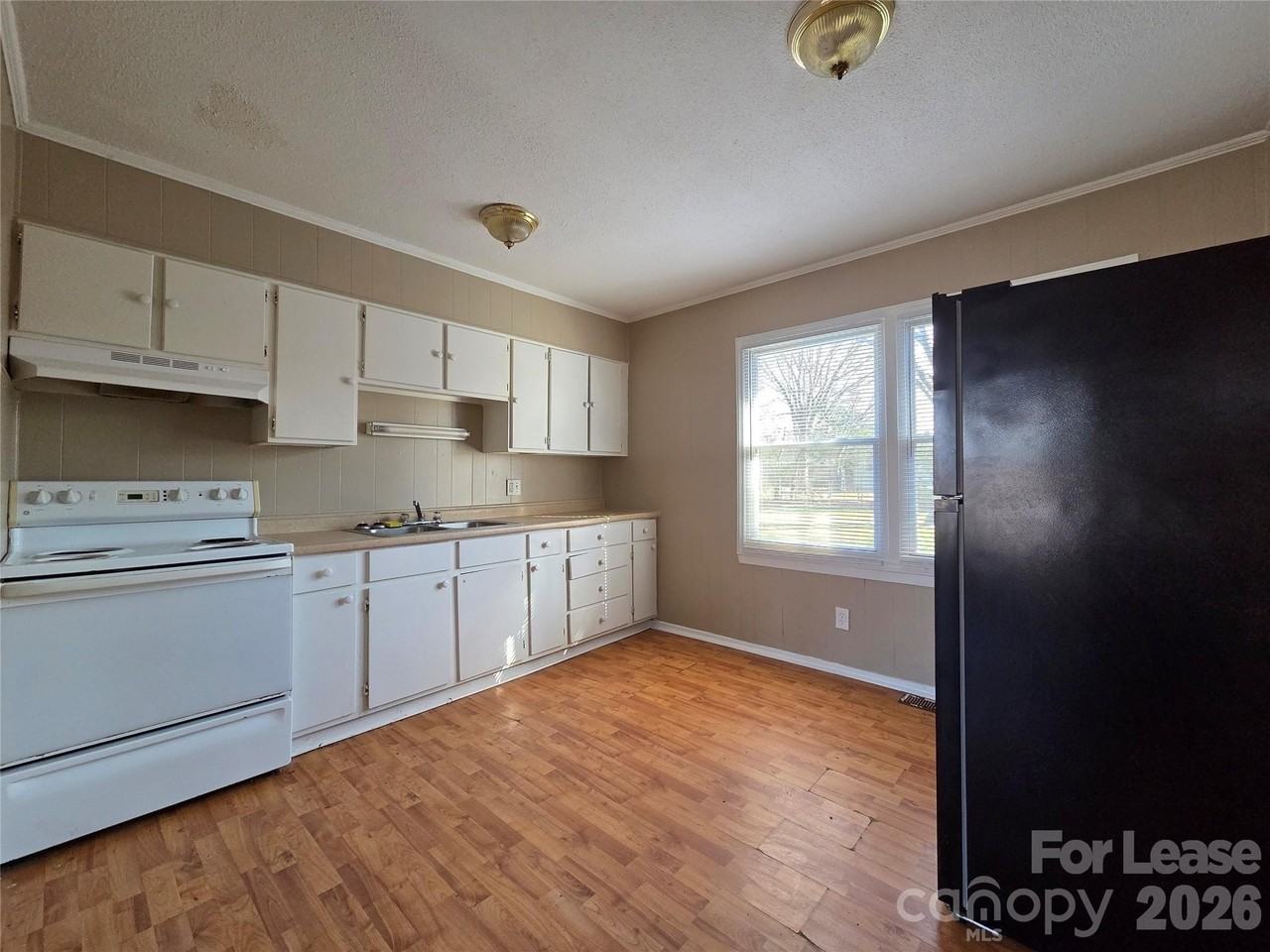 743 Clarinda St - Photo 3 of 13