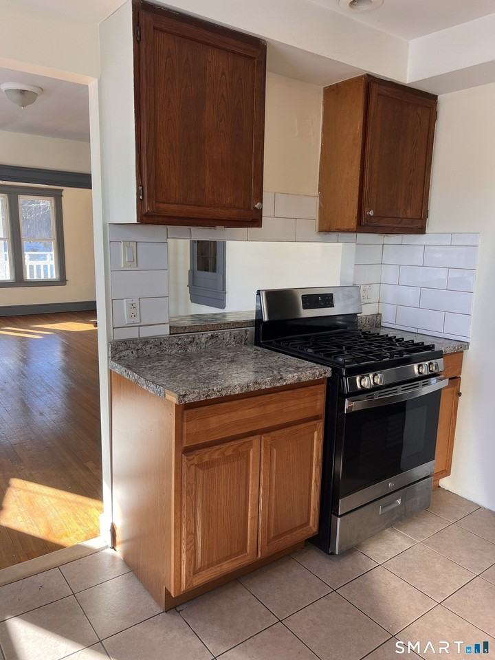 337 Wilson St 2nd Fl #2ndFL - Photo 4 of 19