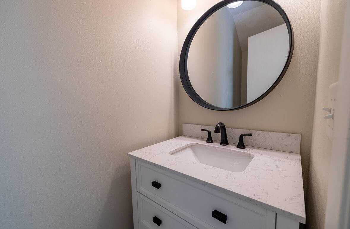 912 48th St - Photo 5 of 13