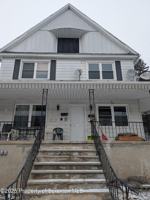 featured image of 118 1/2 Broad St