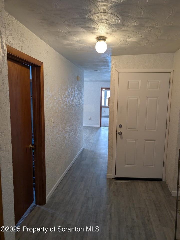 118 1/2 Broad St - Photo 3 of 10