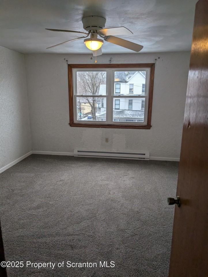 118 1/2 Broad St - Photo 7 of 10