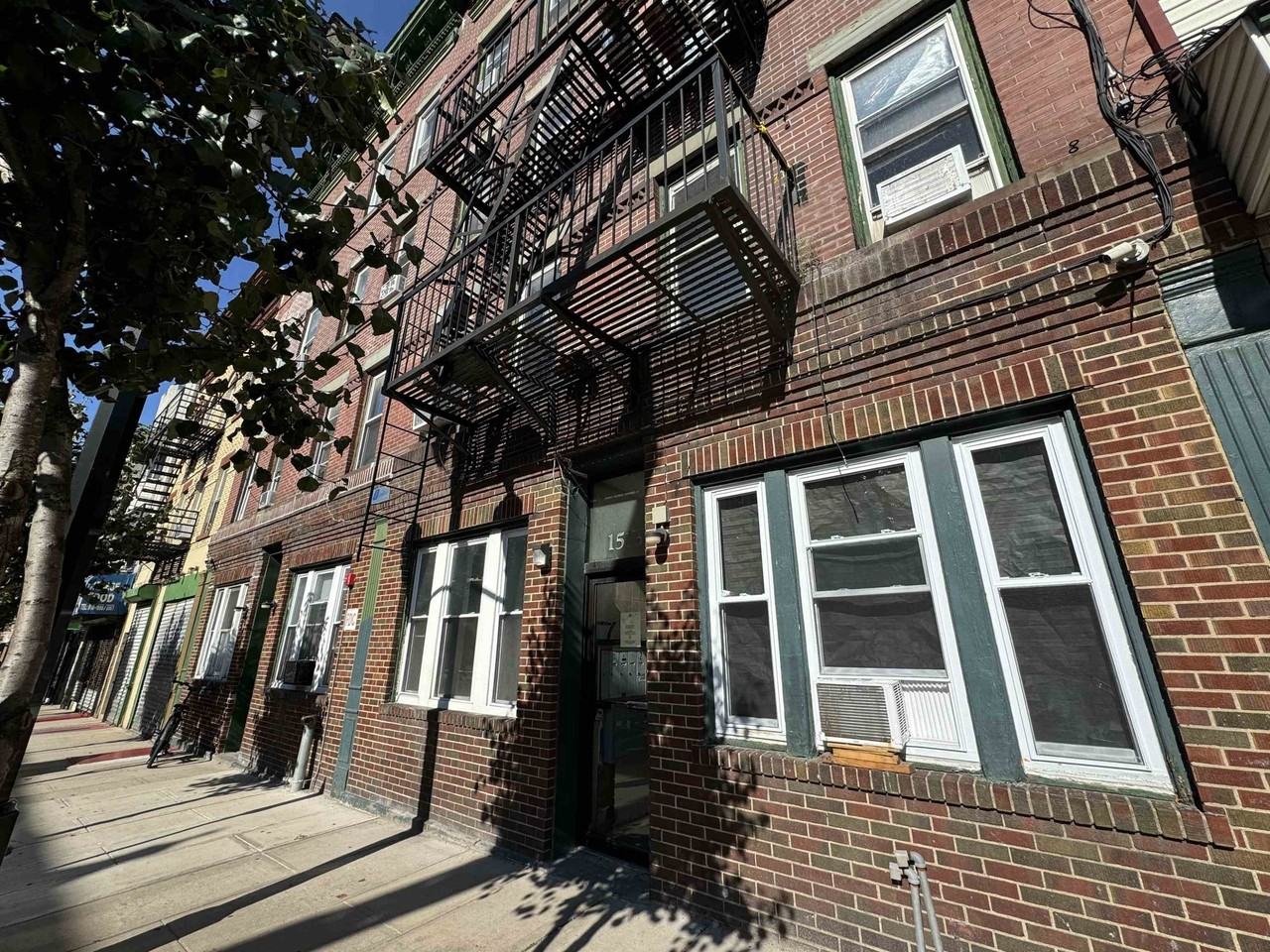 1513 Summit Ave #6 - Photo 2 of 10