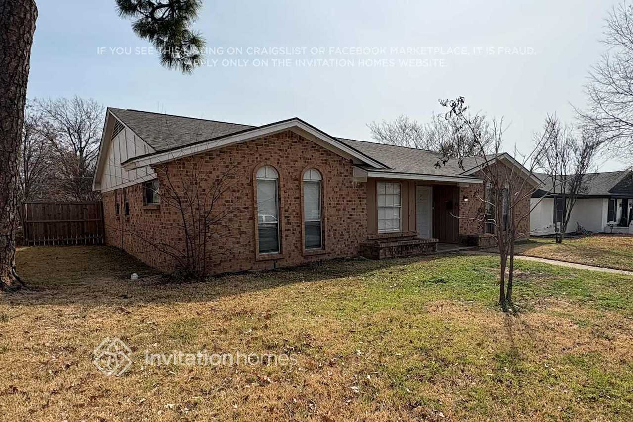 2324 Lovell Dr - Photo 3 of 19