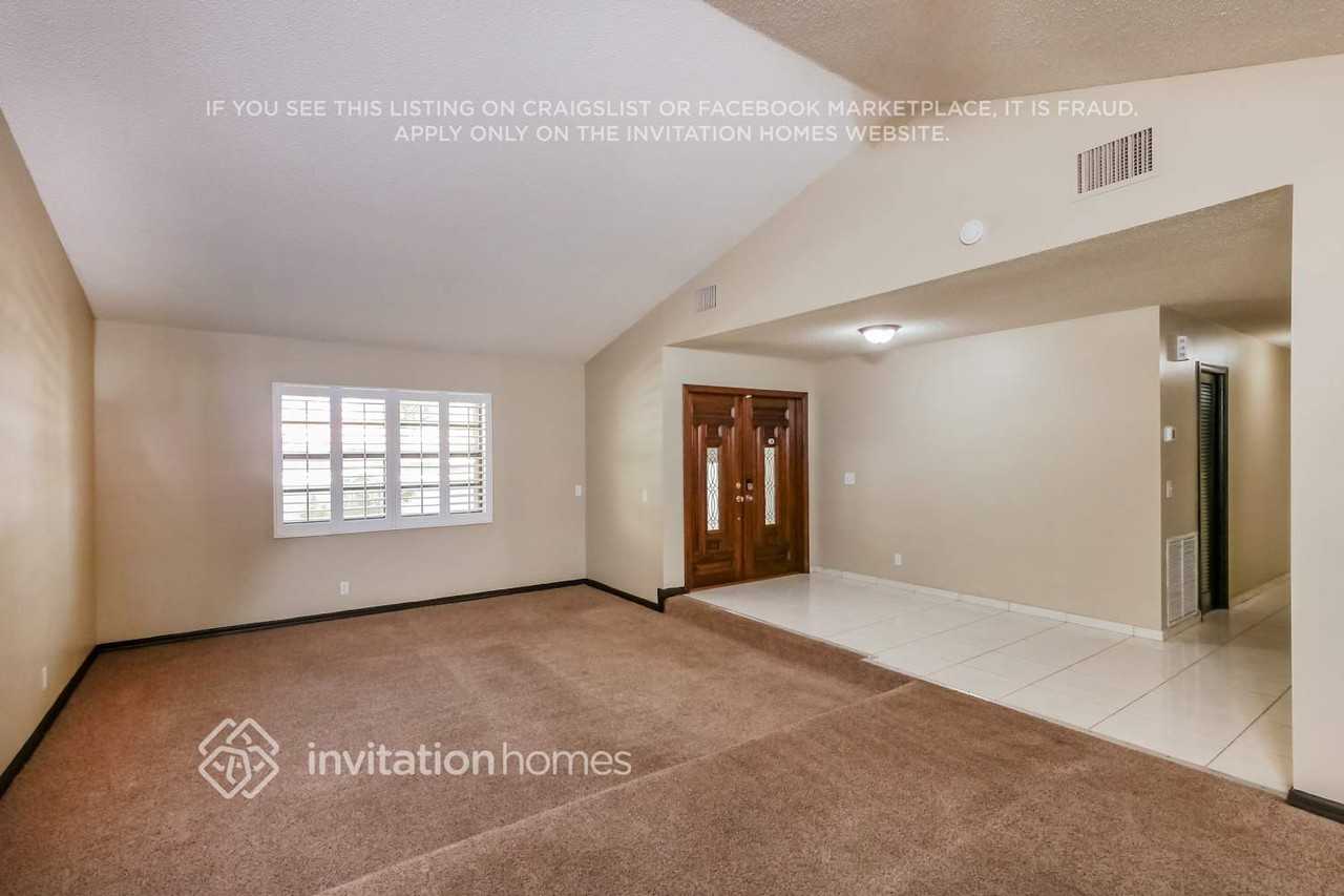 9080 Nw 13th St - Photo 4 of 17