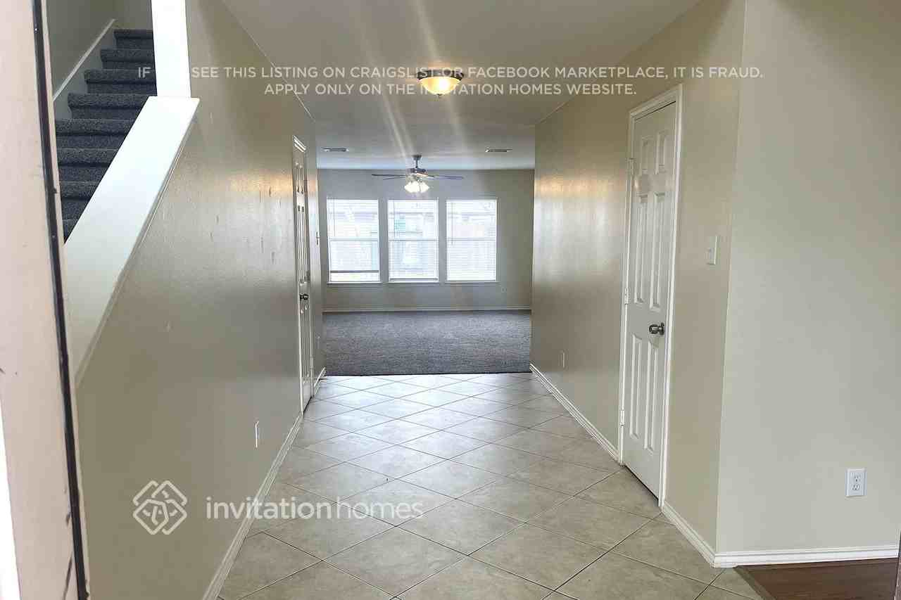 3208 Waterglen Ct - Photo 4 of 18