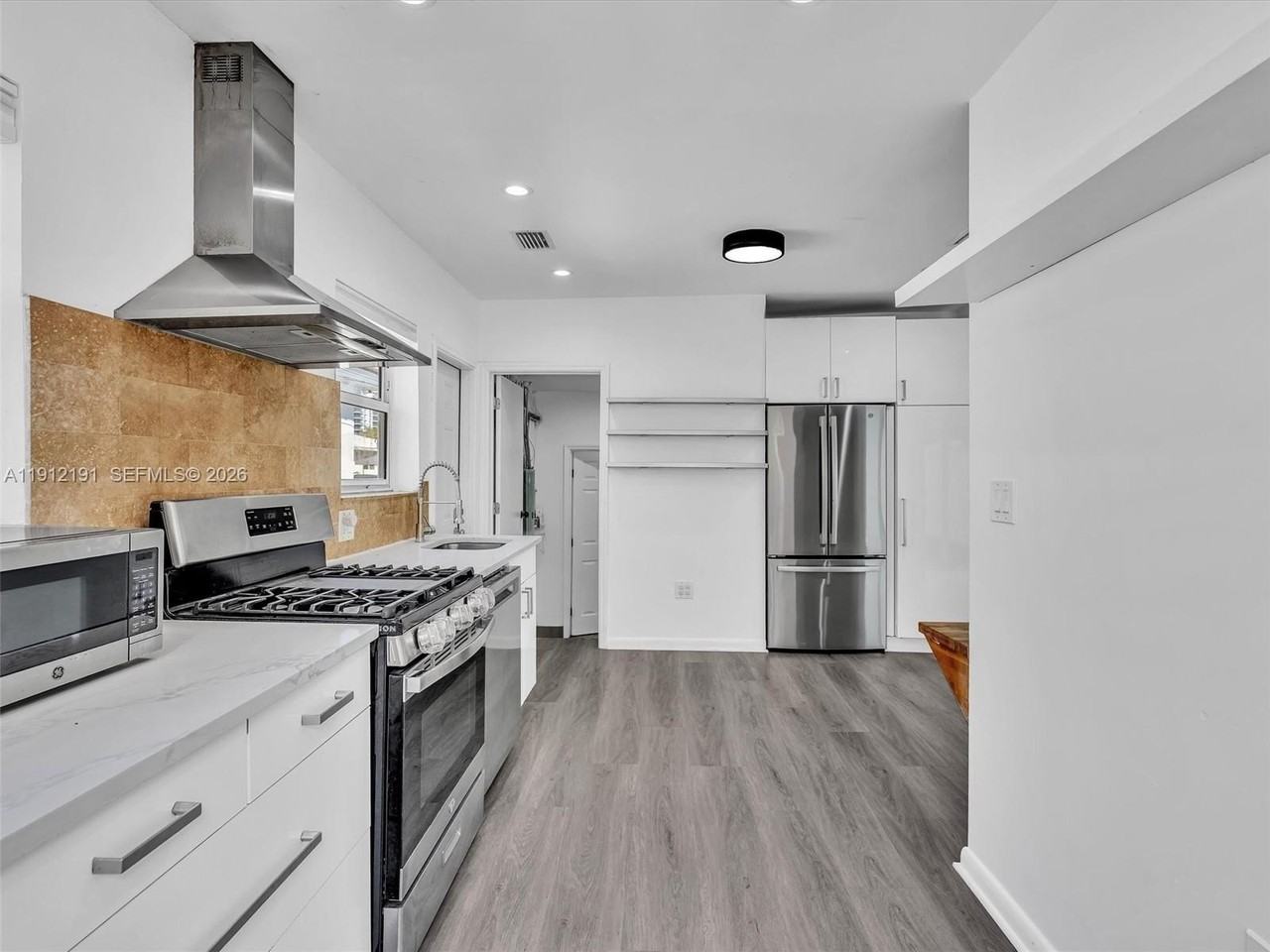 9324 Byron Ave - Photo 7 of 25