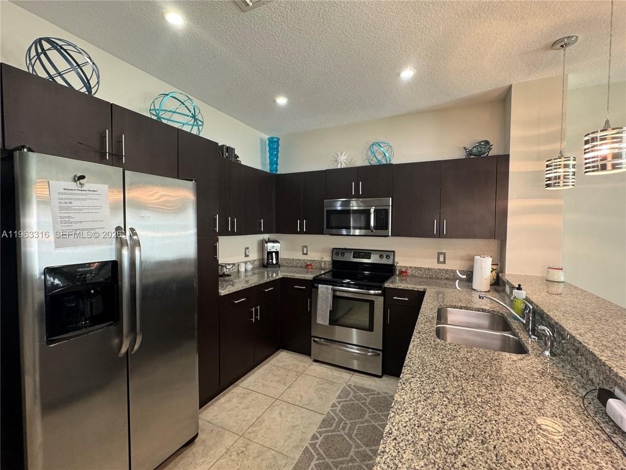 2333 Se 5th St - Photo 4 of 31