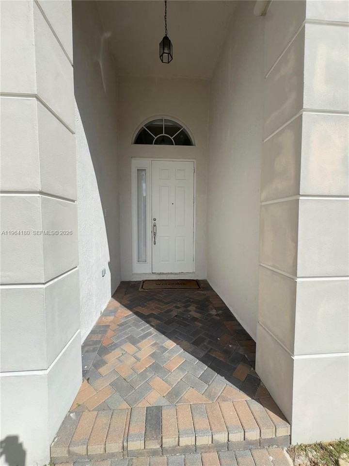 11177 Nw 79th Ln - Photo 2 of 38