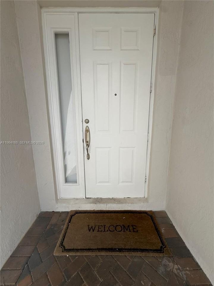 11177 Nw 79th Ln - Photo 3 of 38