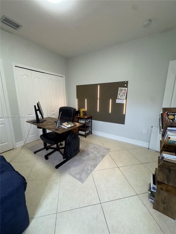 11177 Nw 79th Ln - Photo 6 of 38