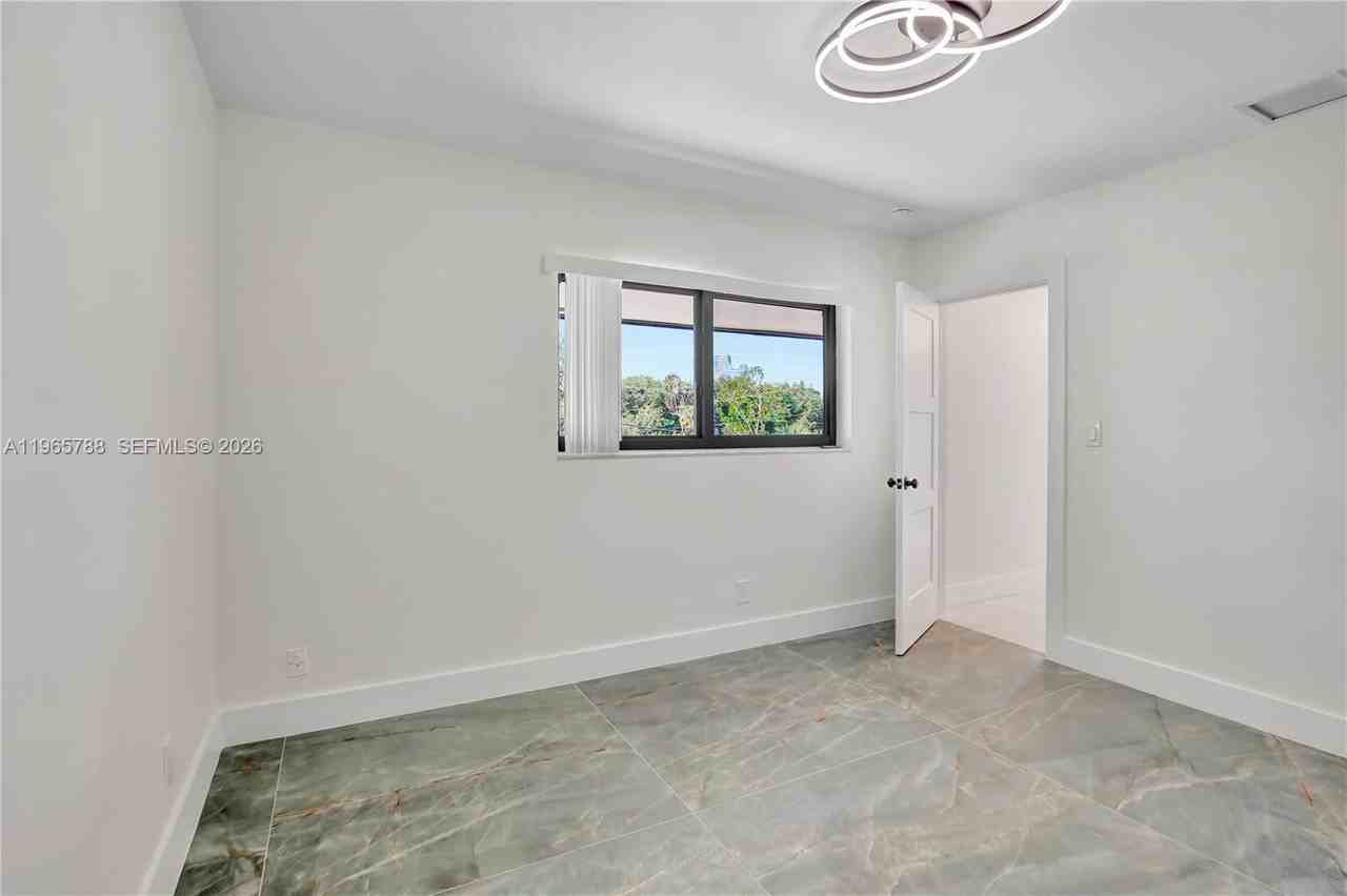 5980 Sw 40th Ave #C - Photo 7 of 28