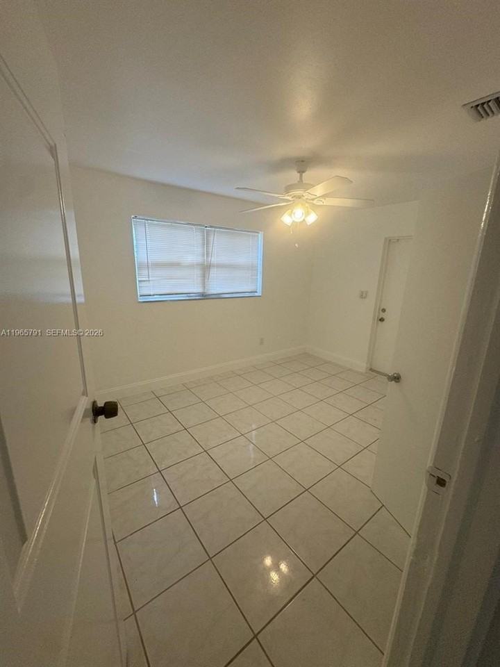 2832 Sw 7th St - Photo 5 of 9