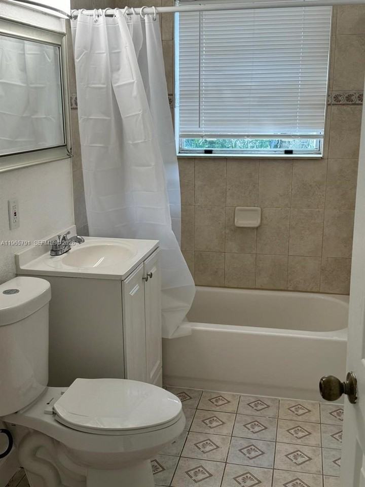 2832 Sw 7th St - Photo 7 of 9