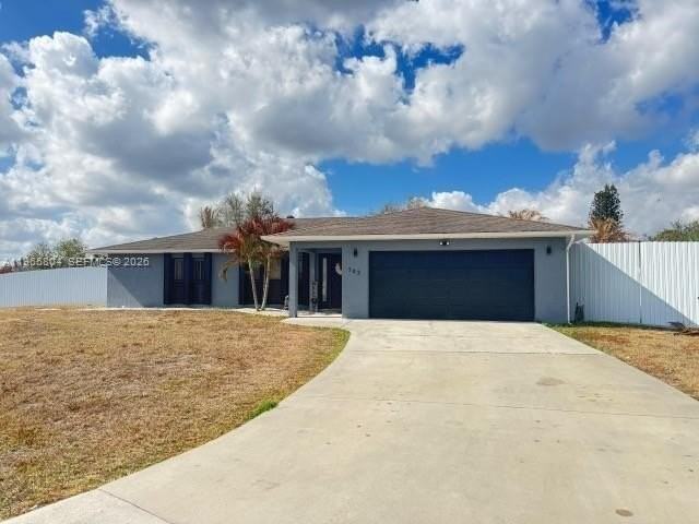 702 Nw Orchid St - Photo 2 of 20