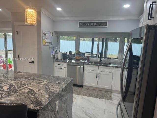 702 Nw Orchid St - Photo 4 of 20