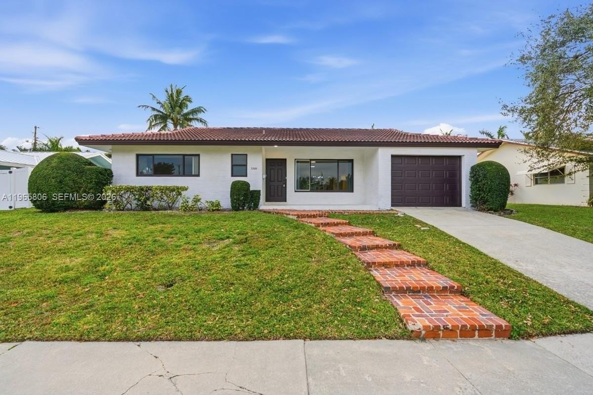 1260 Sw 8th St - Photo 3 of 27