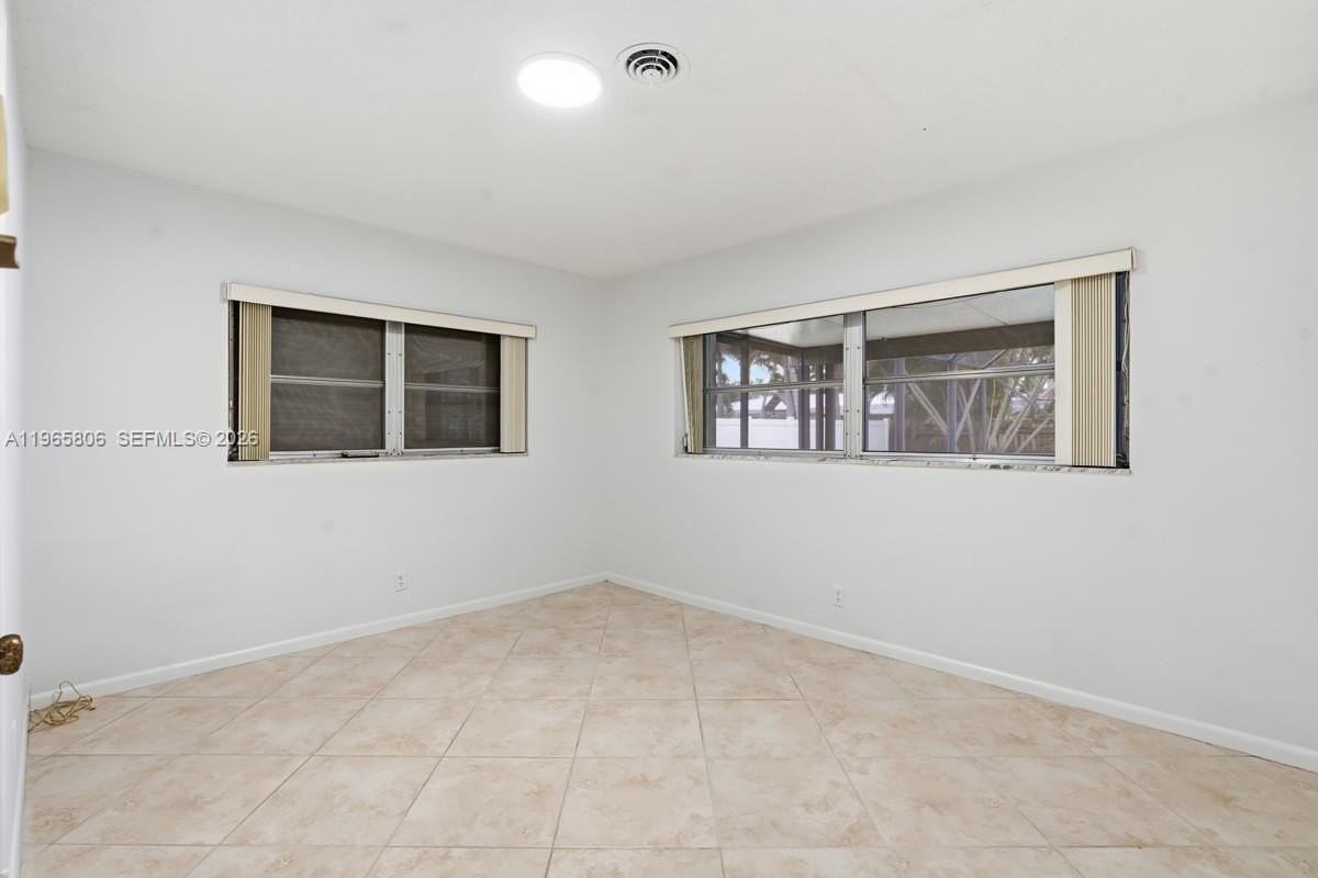 1260 Sw 8th St - Photo 7 of 27