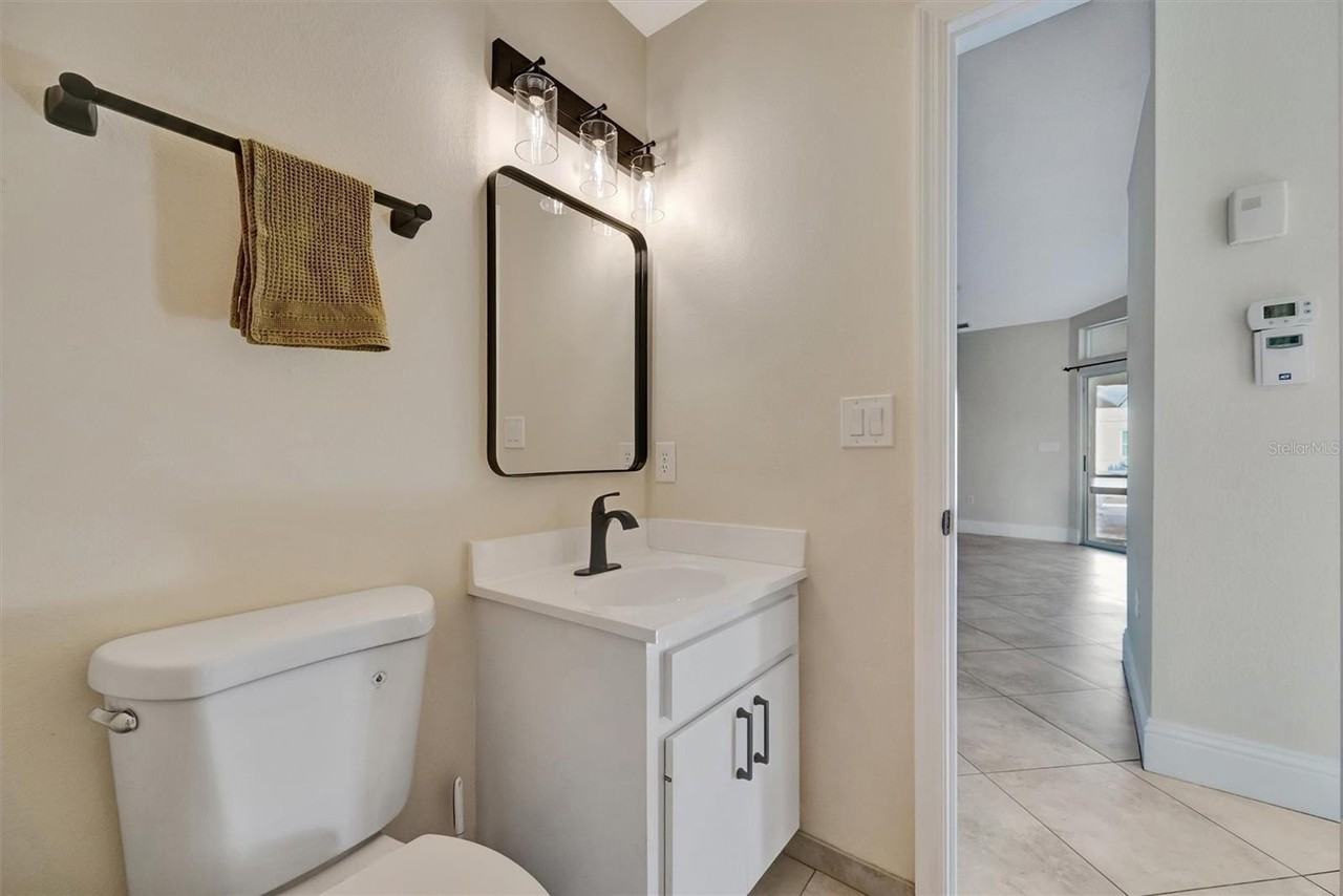 4851 Wood Pointe Way - Photo 6 of 31