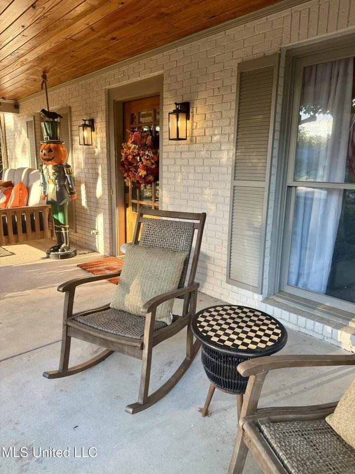 1016 Mcdale Ln - Photo 3 of 34