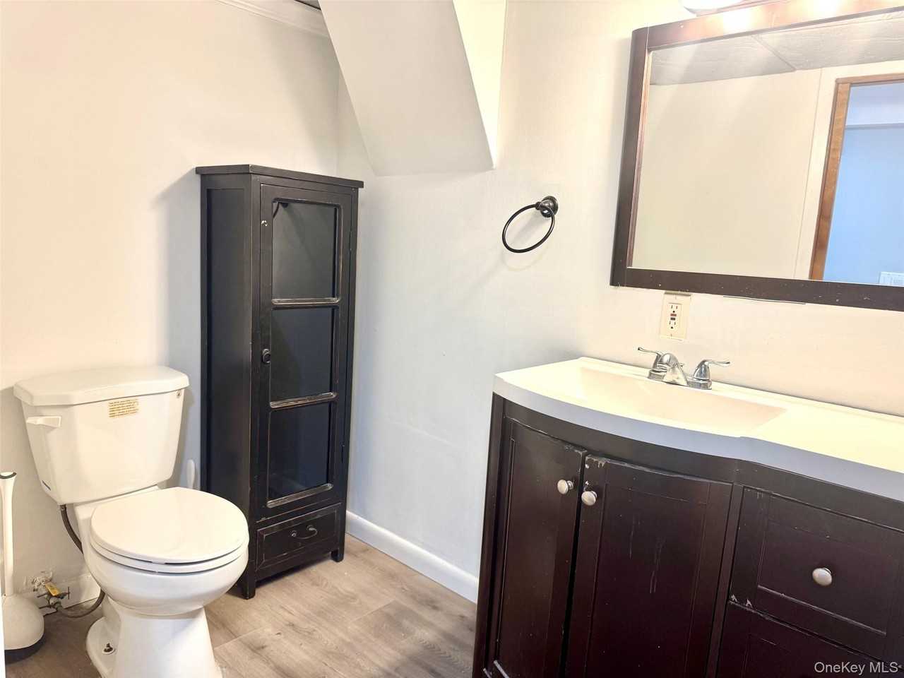 27 Blydenburgh Rd - Photo 2 of 10