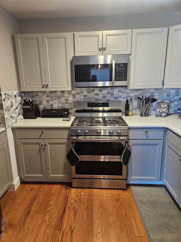 20 Lexington Hl Unit 10 #10 - Photo 3 of 20