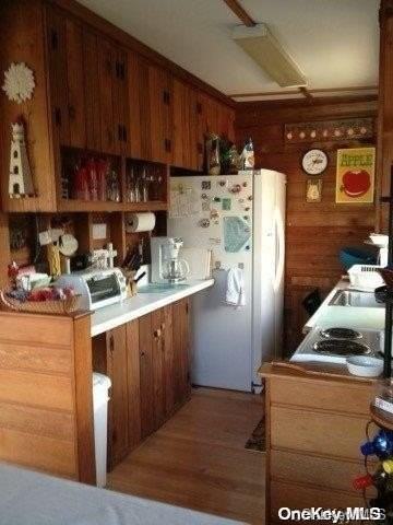 63 Thompson Ave - Photo 6 of 16