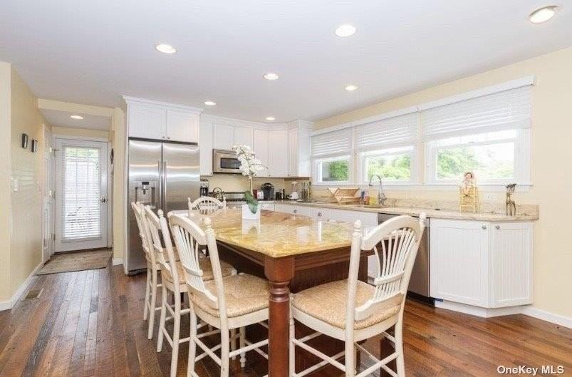 748 Ocean Breeze Walk - Photo 2 of 17