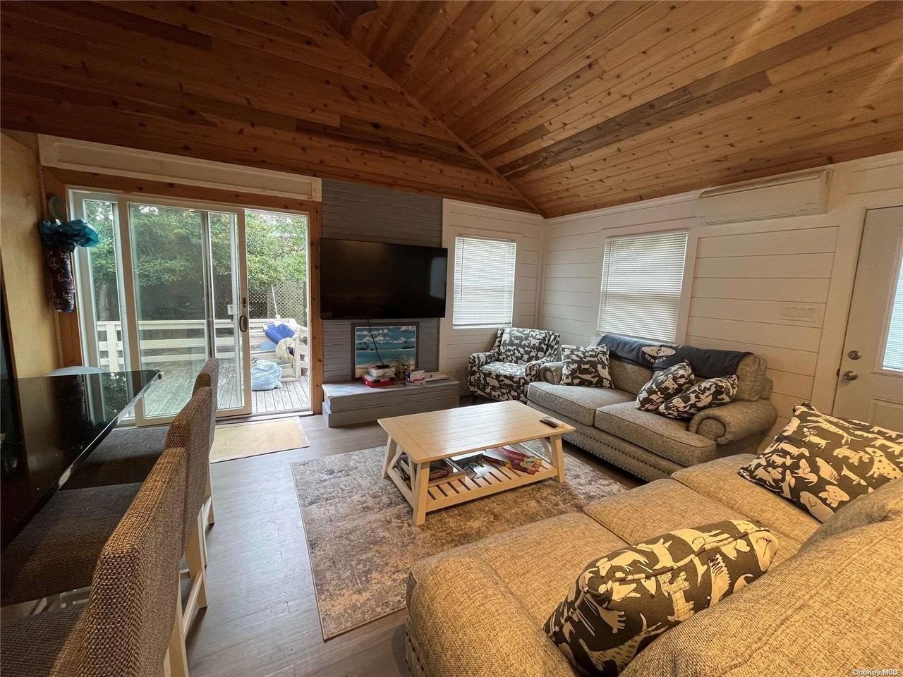 6 Champlain St - Photo 2 of 15