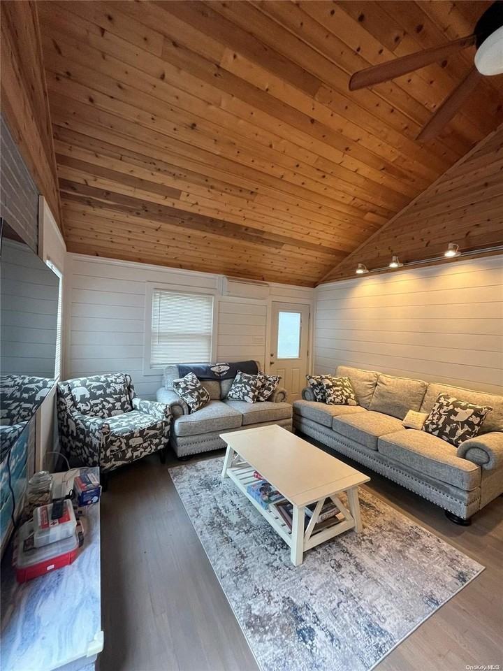 6 Champlain St - Photo 3 of 15