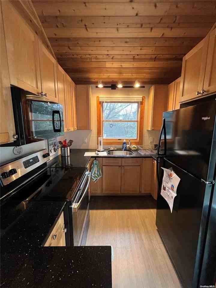 6 Champlain St - Photo 4 of 15