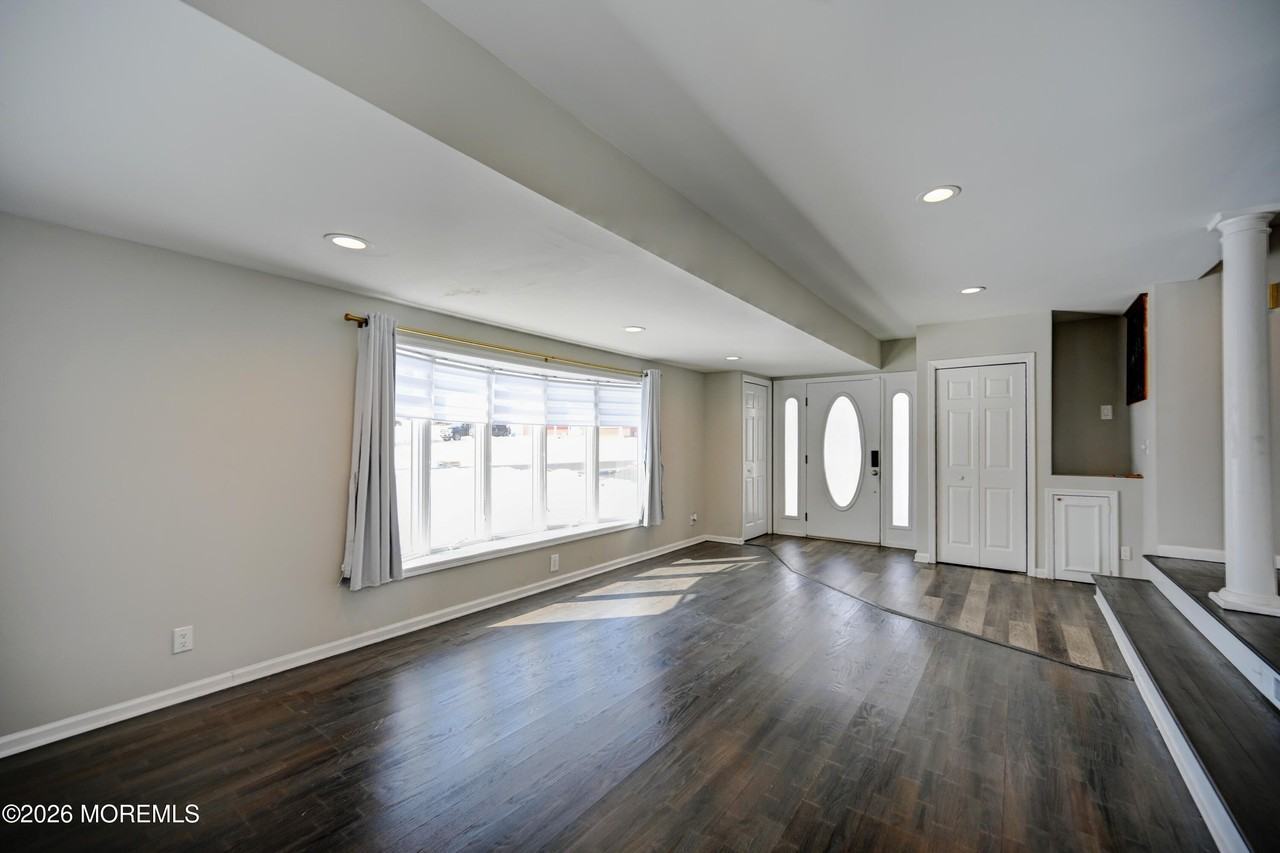 17 Thomas Rd - Photo 4 of 50