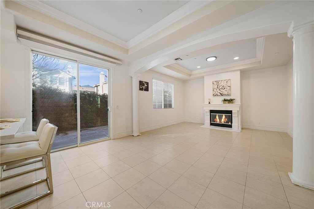 527 S 5th Ave #B - Photo 4 of 36