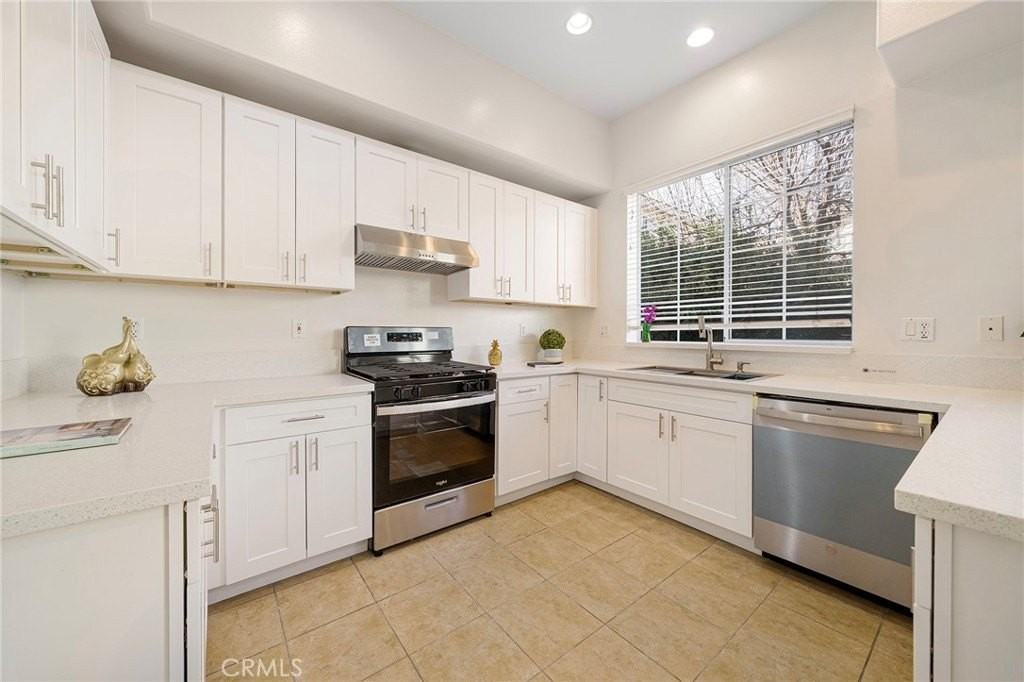 527 S 5th Ave #B - Photo 5 of 36