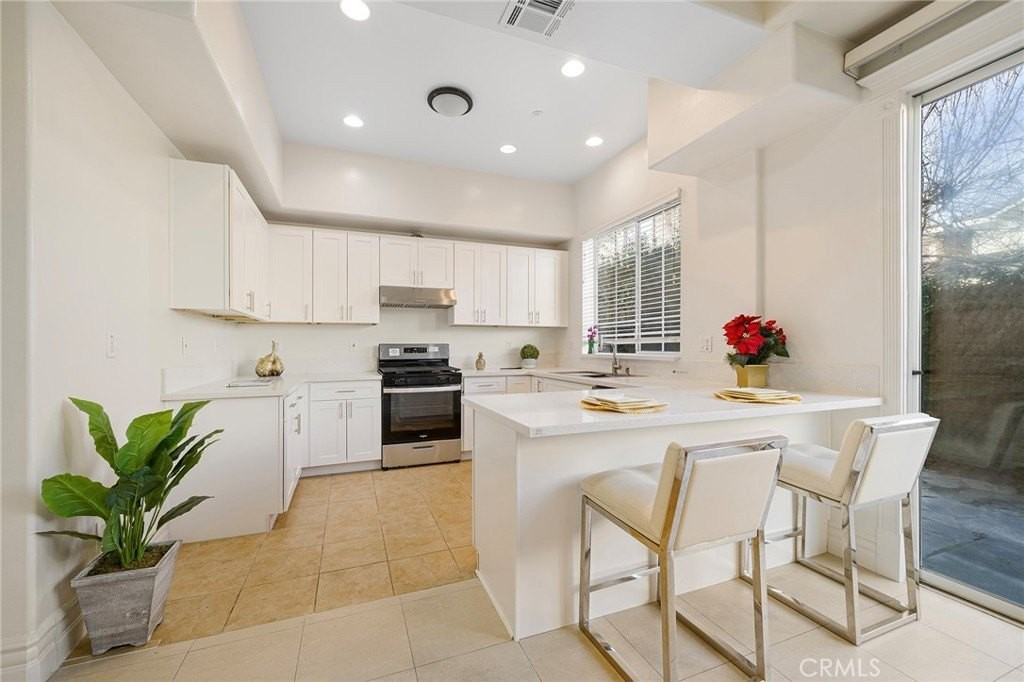 527 S 5th Ave #B - Photo 7 of 36