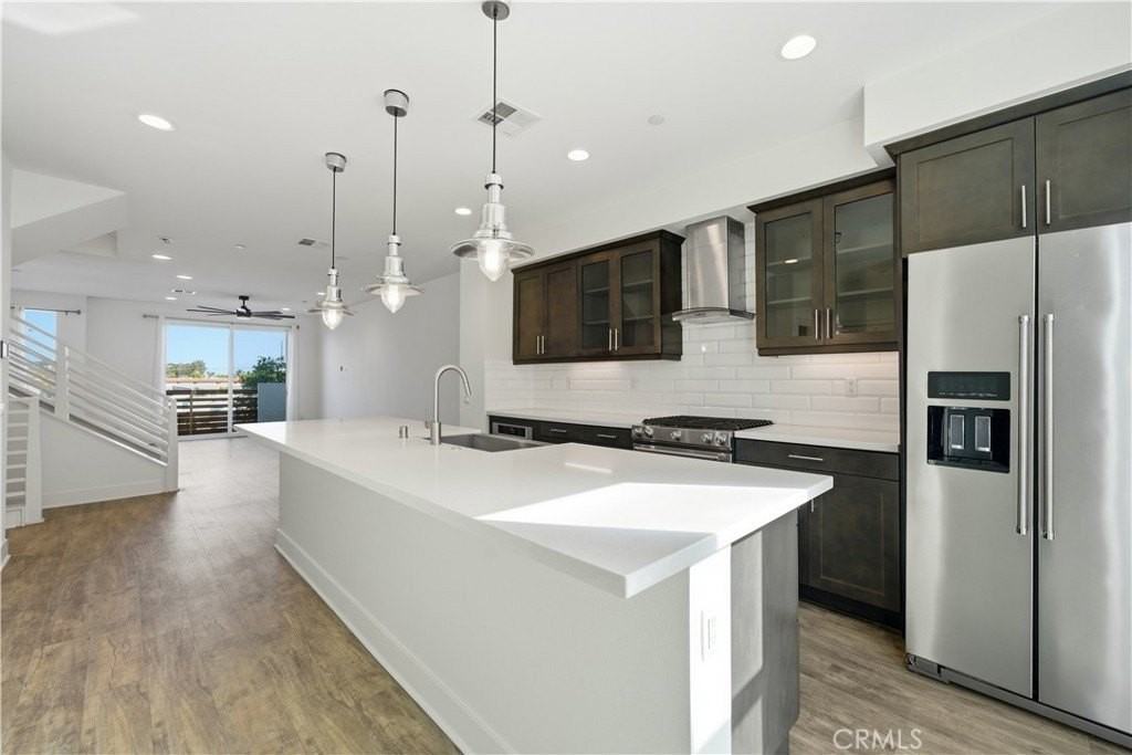 669 W 17th St - Photo 7 of 22