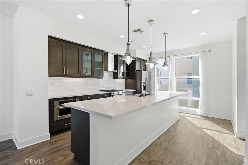 669 W 17th St - Photo 6 of 22