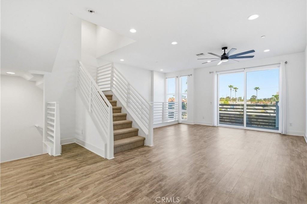 669 W 17th St - Photo 5 of 22