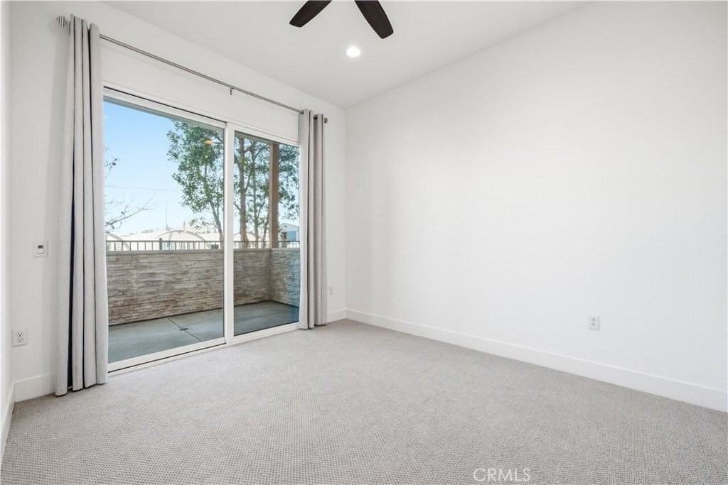 669 W 17th St - Photo 3 of 22