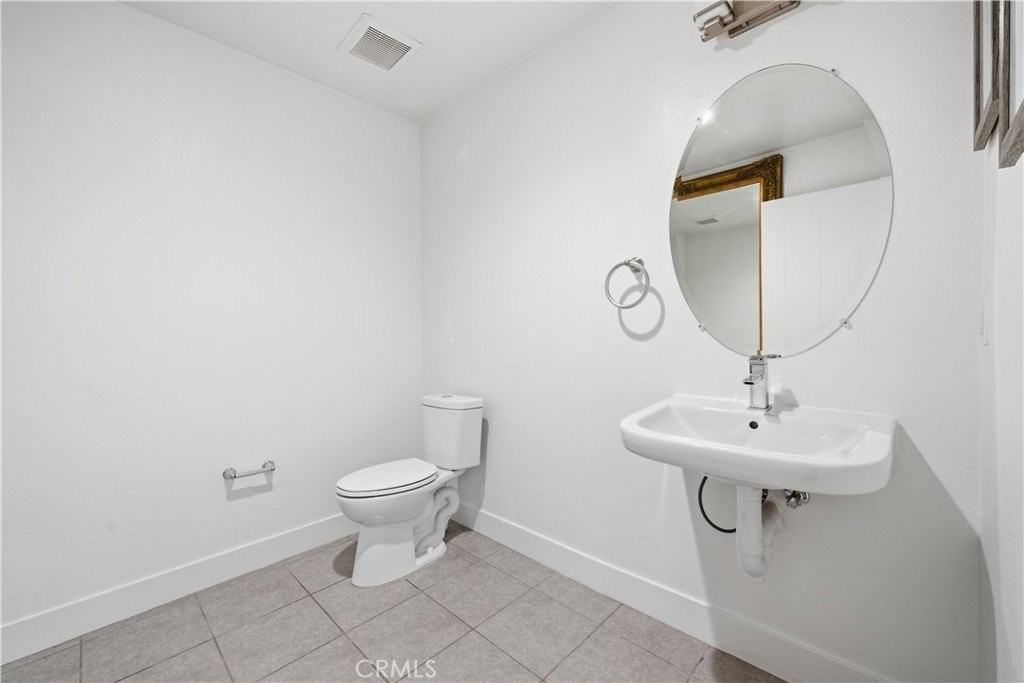 669 W 17th St - Photo 4 of 22