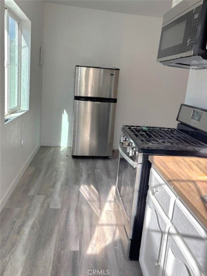 8854 Dorrington Ave - Photo 4 of 8