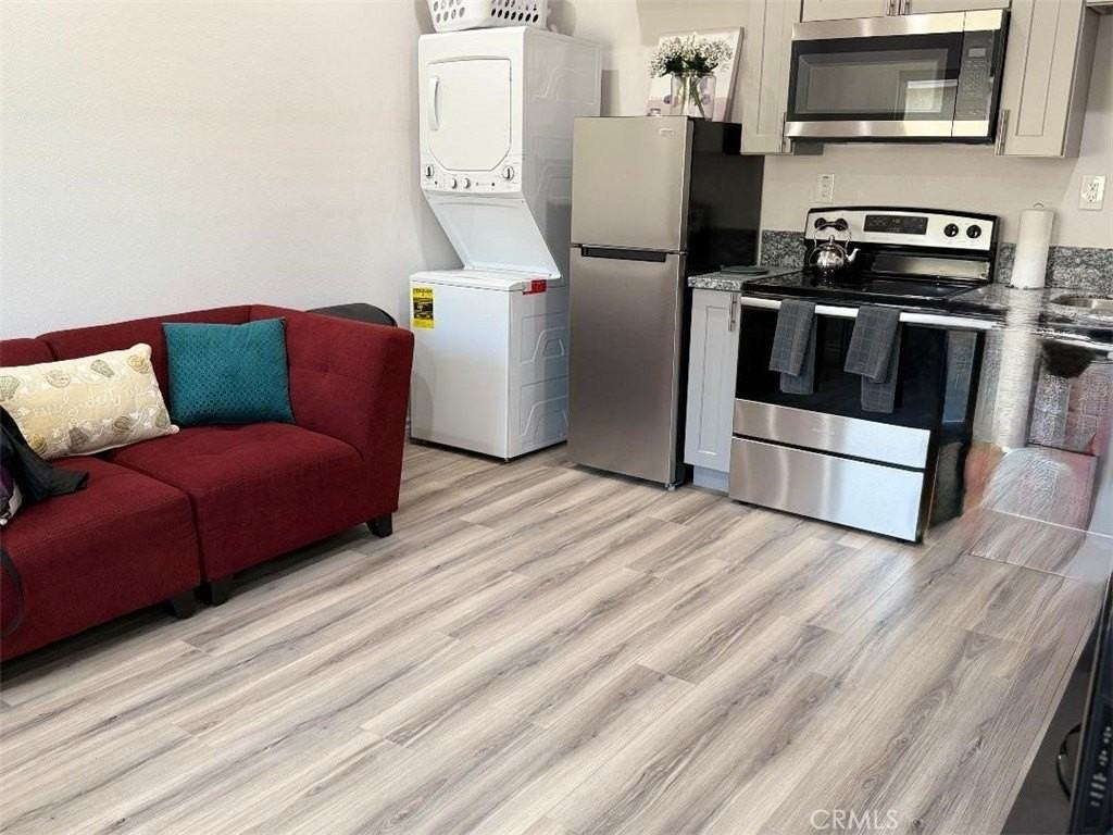 1901 N Grape Ave - Photo 5 of 5