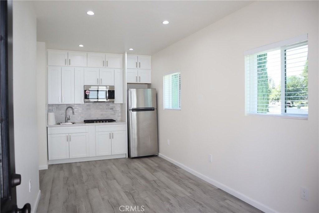 6432 Farralone Ave - Photo 3 of 7