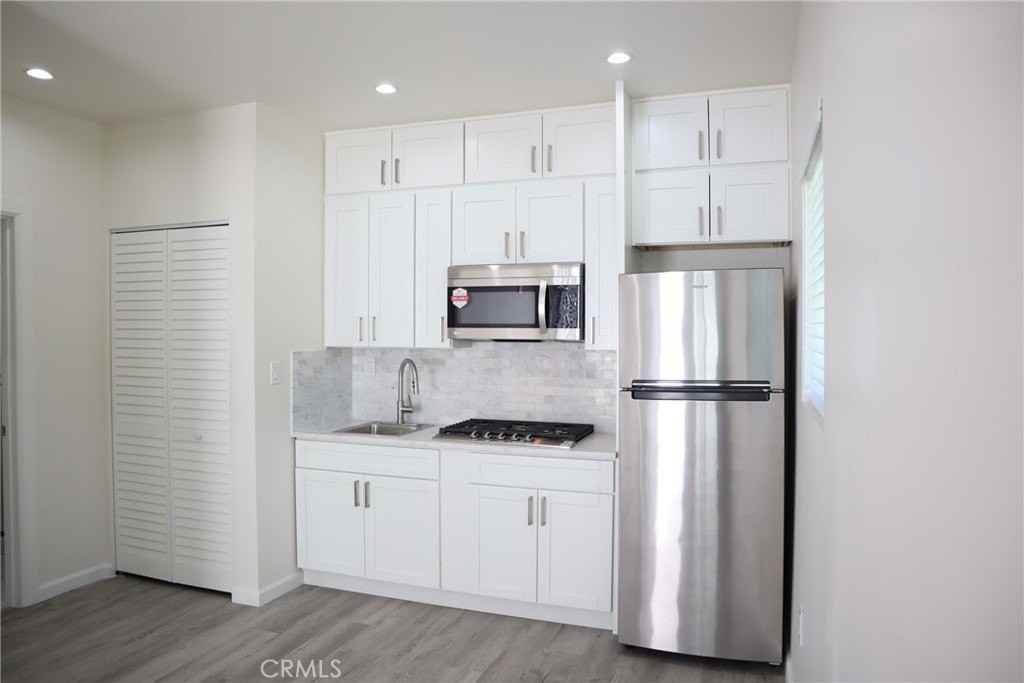 6432 Farralone Ave - Photo 4 of 7