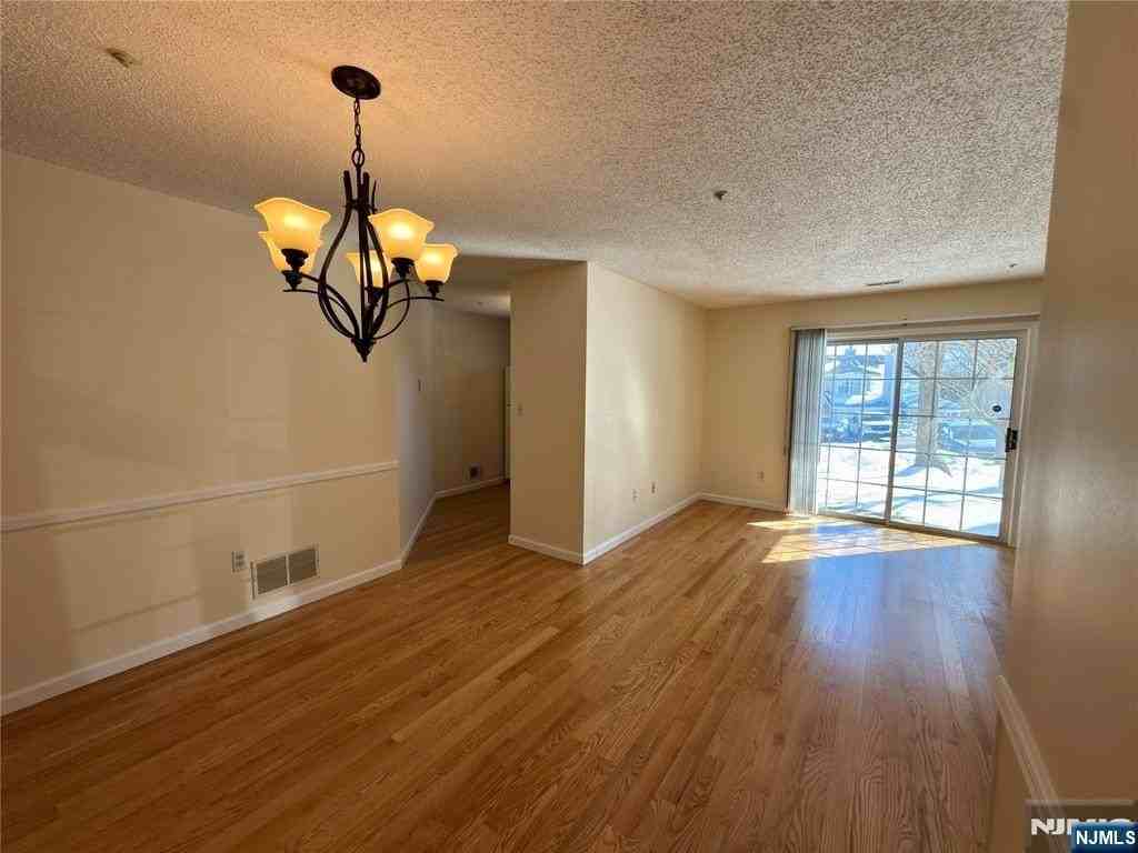 1148 Garrison Ct - Photo 3 of 14