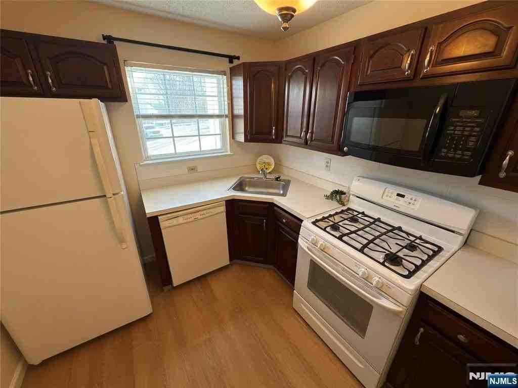 1148 Garrison Ct - Photo 4 of 14